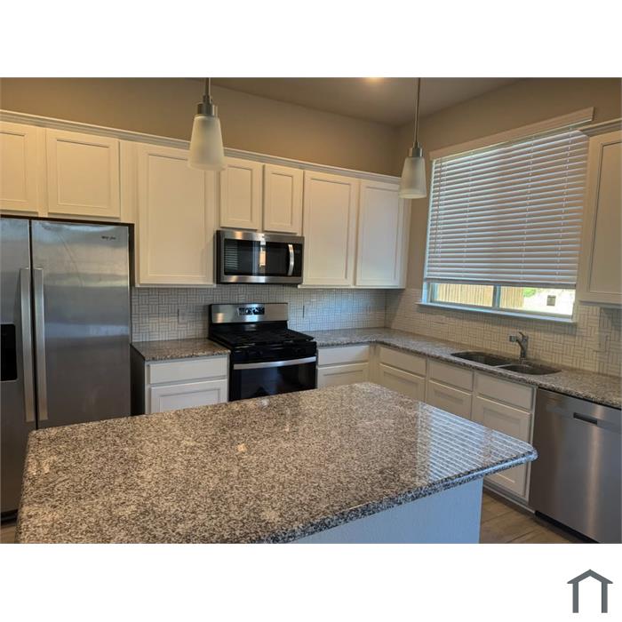 3811 Los Altos Blvd